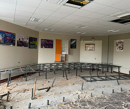 Klassenraum des Gymnasiums während der Sanierung